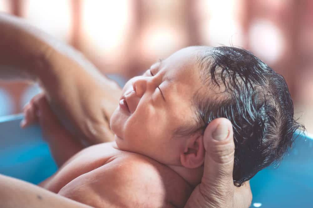 Water Birth, Metode Melahirkan Normal di dalam Air