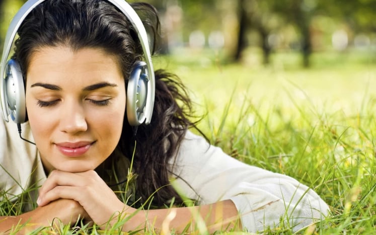 manfaat mendengarkan musik