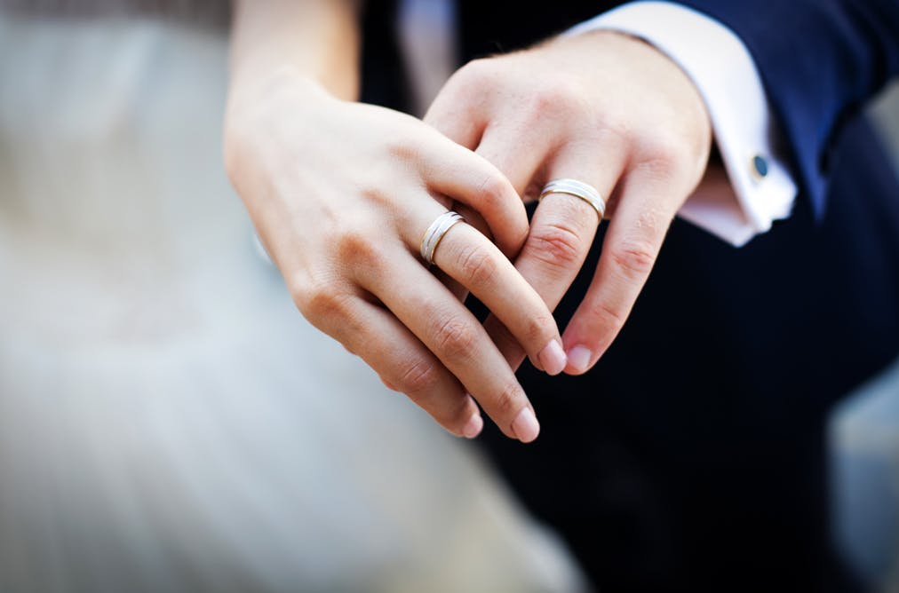 Berapa Perbedaan Jarak Usia Pasangan Agar Pernikahan Langgeng?