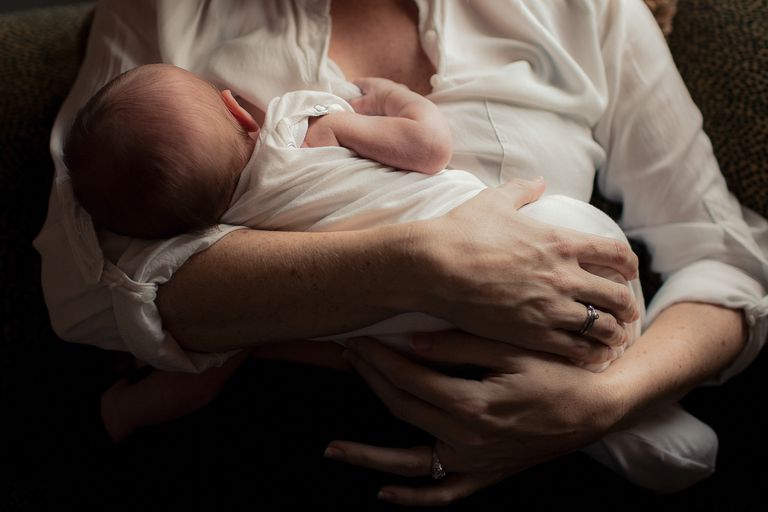 5 Posisi Menyusui yang Nyaman Bagi Ibu dan Bayi