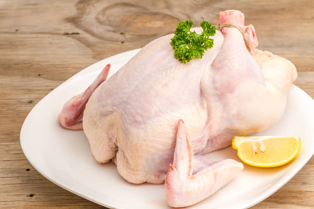 Mencuci Daging Ayam Mentah Sebelum Dimasak Ternyata Berbahaya, Lho!
