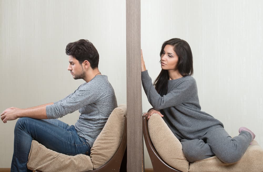 4 Hal yang Harus Dilakukan Jika Merasa Pasangan Anda Berubah