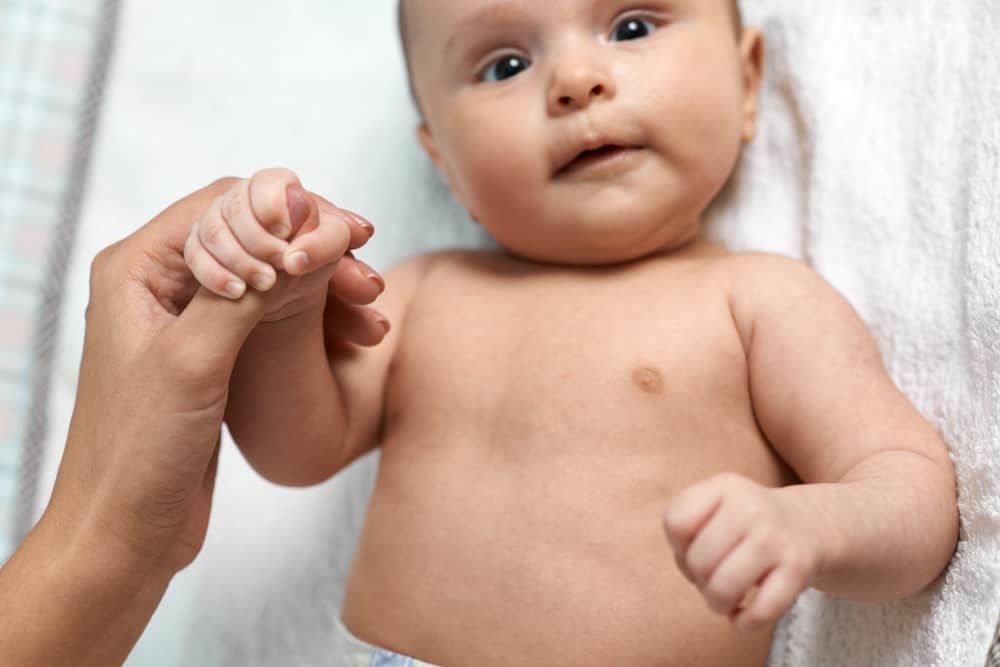 Apakah Bahaya Kalau Bayi Sering Kaget?