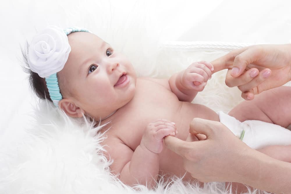 Bagaimana Gangguan Penglihatan Bayi Memengaruhi Perkembangannya?