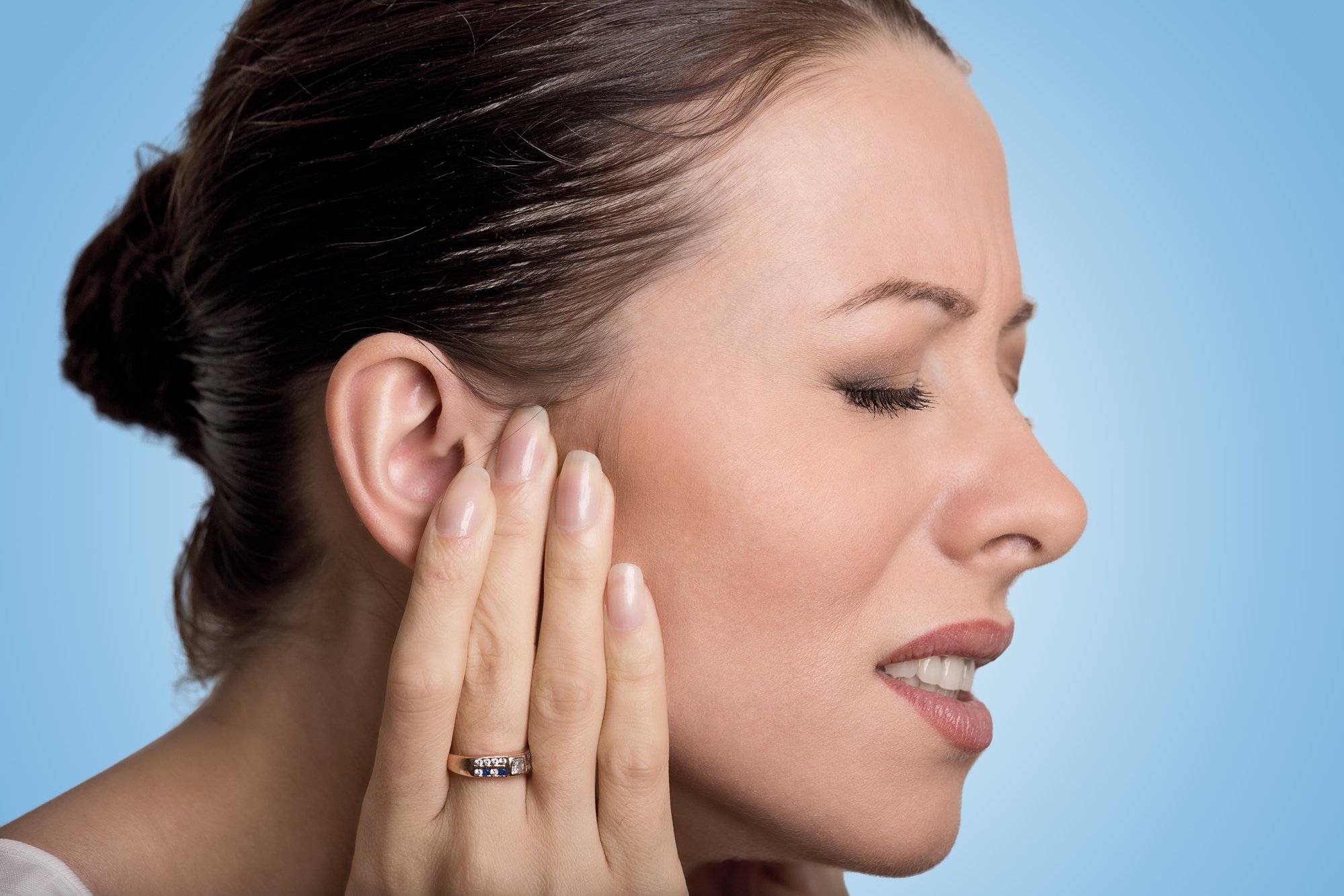 Kenapa Orang Dewasa Masih Bisa Kena Infeksi Telinga?