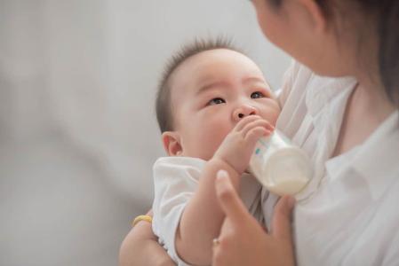 Bolehkah Mencampurkan ASI dan Susu Formula untuk Bayi?