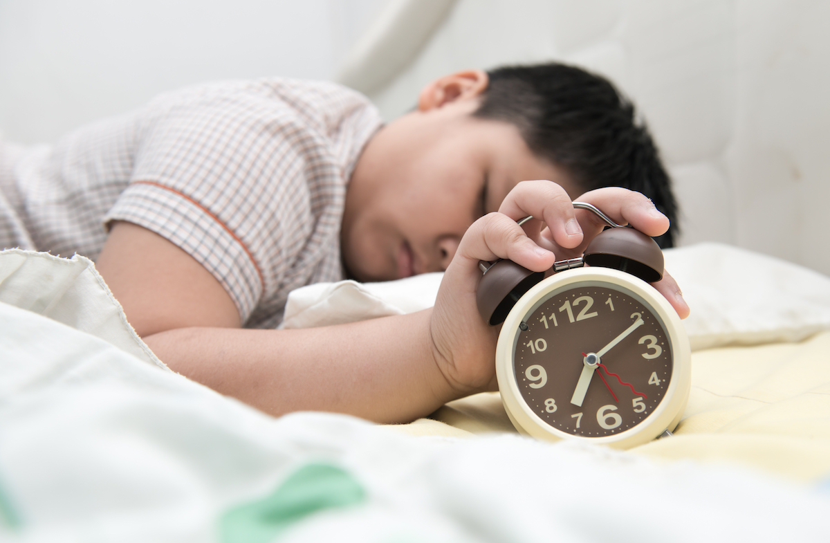 Anak Sering Menggertakkan Gigi Saat Tidur, Apa Artinya?