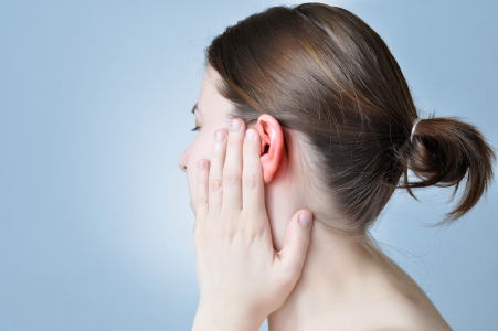 8 Penyebab Umum Telinga Terasa Panas dan Penanganan yang Tepat