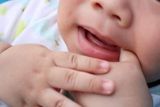 Mengapa Anak Saya Belum Tumbuh Gigi?