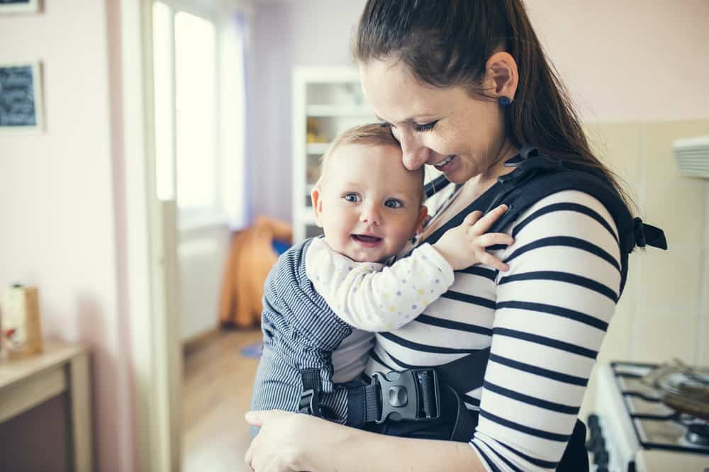 Posisi Menggendong yang Salah Bisa Sebabkan Hip Dysplasia Pada Bayi