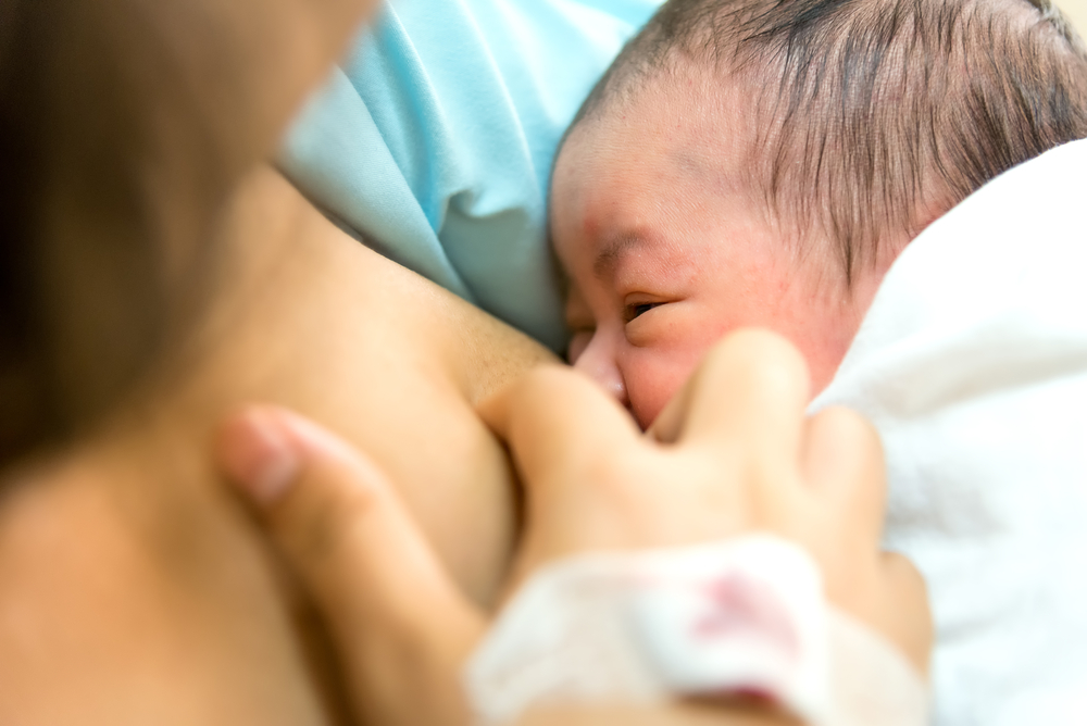Sebenarnya, Apa Itu Kolostrum dan Manfaatnya Bagi Bayi?