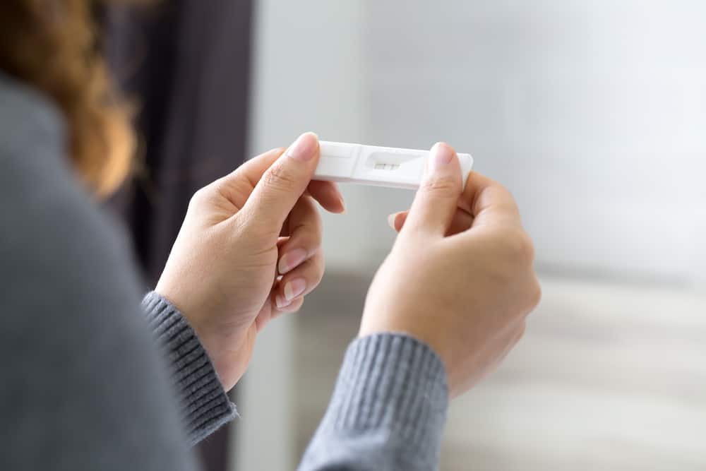 Benarkah Tes Kehamilan Lebih Akurat Jika Dilakukan di Pagi Hari?