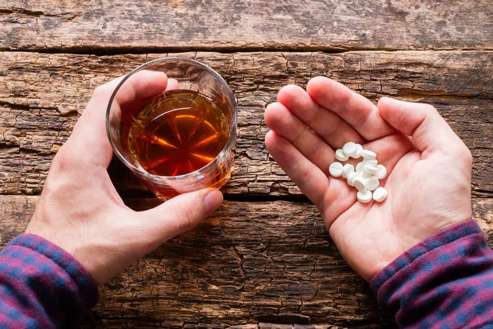 Jangan Campur Ibuprofen dan Alkohol! 4 Bahaya Ini Mengintai Anda.