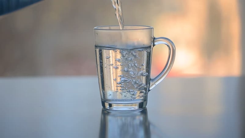 manfaat minum air hangat