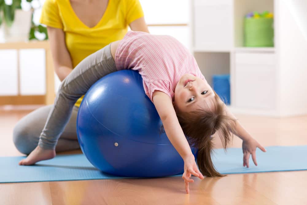 4 Manfaat Pilates untuk Anak, Plus Gerakan dan Tips Latihannya