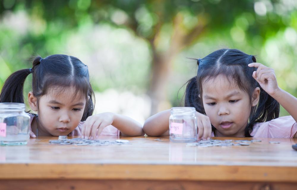 3 Tips Menguatkan Ikatan Batin Kakak dan Adik Agar Lebih Akur di Rumah