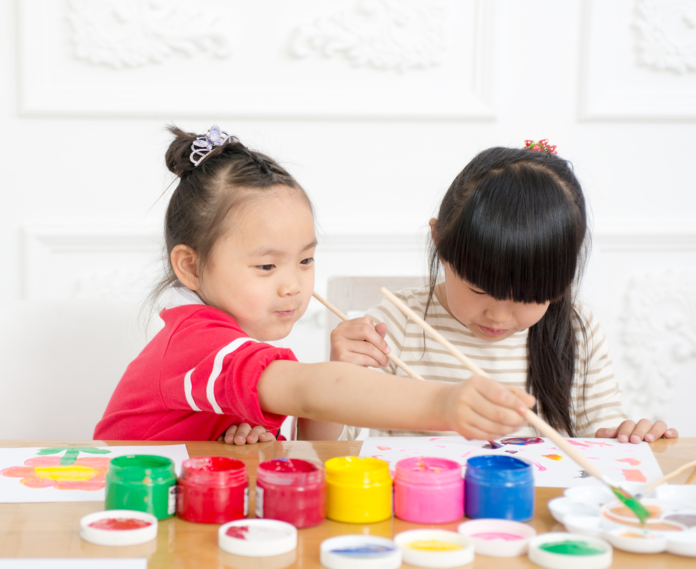 Tak Hanya Mengasah Kreativitas, Ini 5 Manfaat Seni untuk Anak dan Cara Mengenalkannya