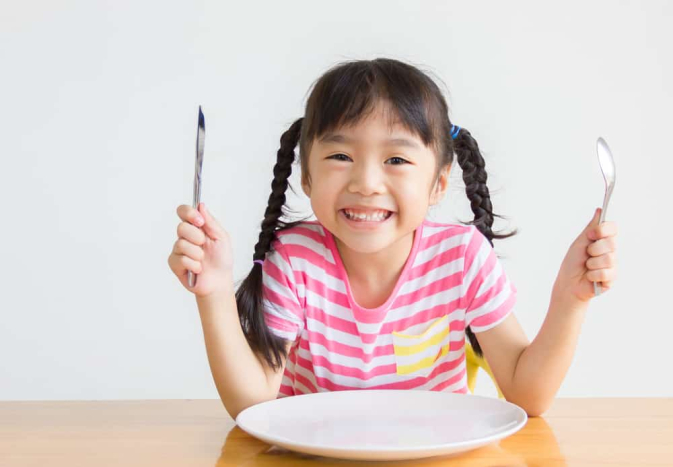 membiasakan agar anak mau makan sehat