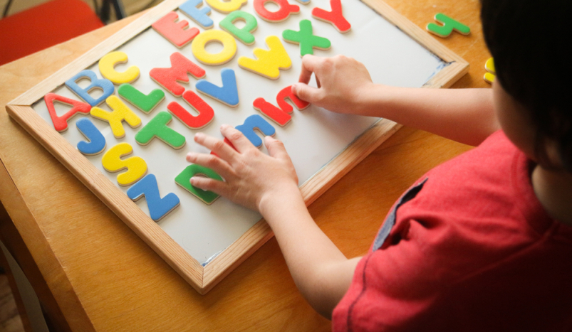 belajar bahasa asing sebagai terapi untuk anak autisme