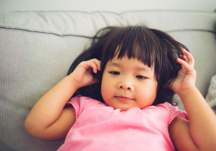 Bukan Cuma Nyeri Telinga, Kenali Tanda dan Gejala Infeksi Telinga Pada Anak