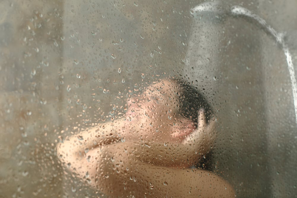 mandi air hangat bisa bikin berkeringat saat demam