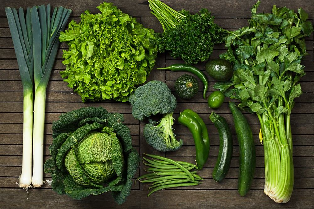 Sebutkan sayuran berwarna hijau