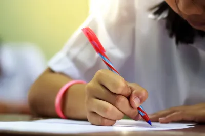 7 Cara agar Tulisan Tangan Lebih Bagus dan Rapi - Hello Sehat
