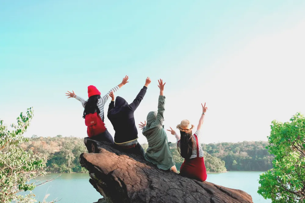 Banyak Teman Belum Tentu Lebih Bahagia, Ini Alasannya