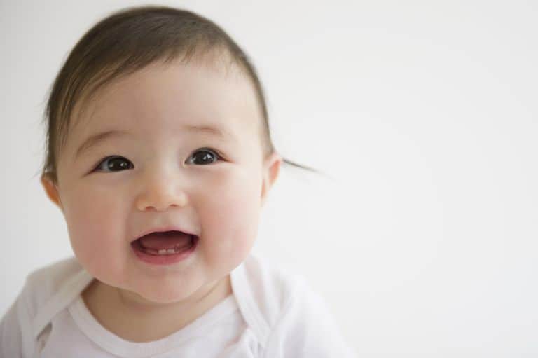 Mengenal Ciri Bayi Tumbuh Gigi beserta Tahapannya