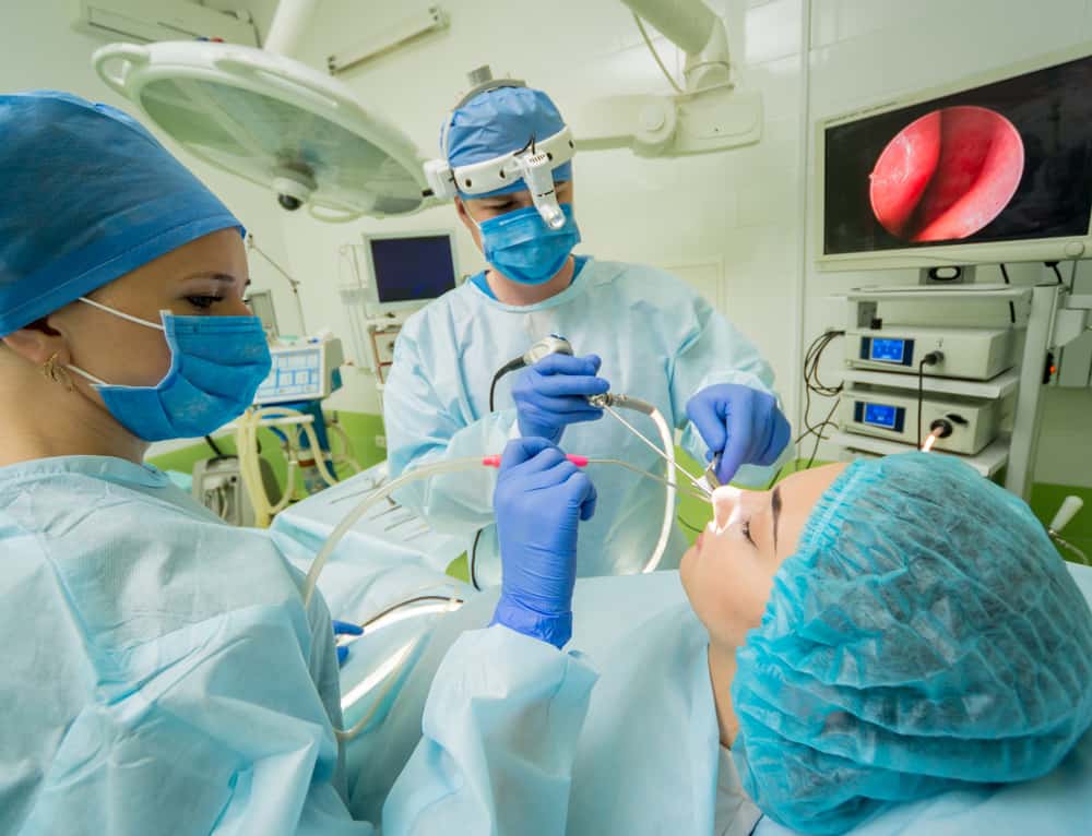 Kenali Jenis dan Risiko yang Muncul dari Operasi Sinusitis