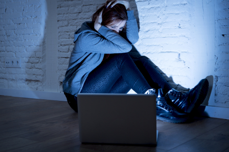 Benarkah Bahaya Cyber Bullying Bisa Memicu Bunuh Diri?