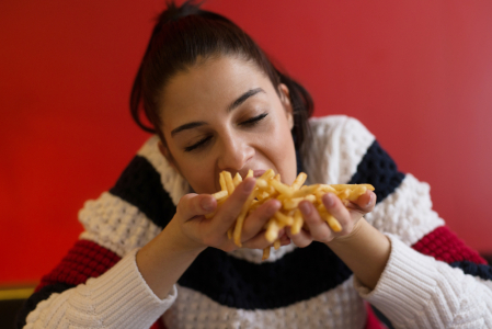Mengapa Stres Bisa Bikin Nafsu Makan Naik Turun?