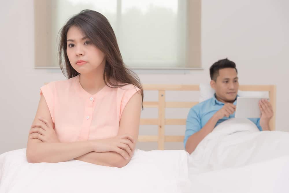 Merasa Terjebak Dalam Hubungan yang Tidak Bahagia? 3 Hal Ini Mungkin Penyebabnya