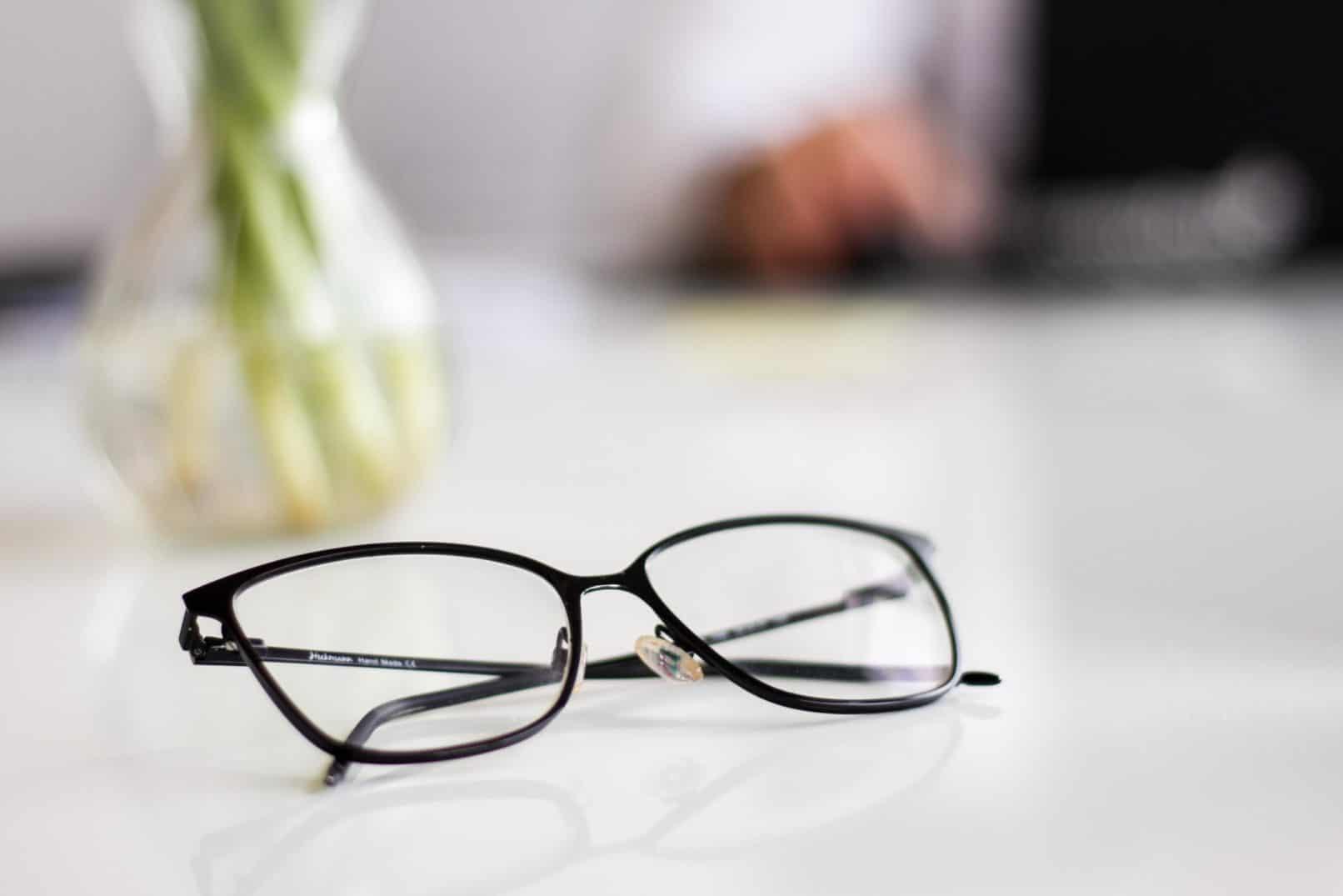 Benarkah Sering Lepas Kacamata Bisa Menyembuhkan Mata Minus? Simak Apa Kata Dokter