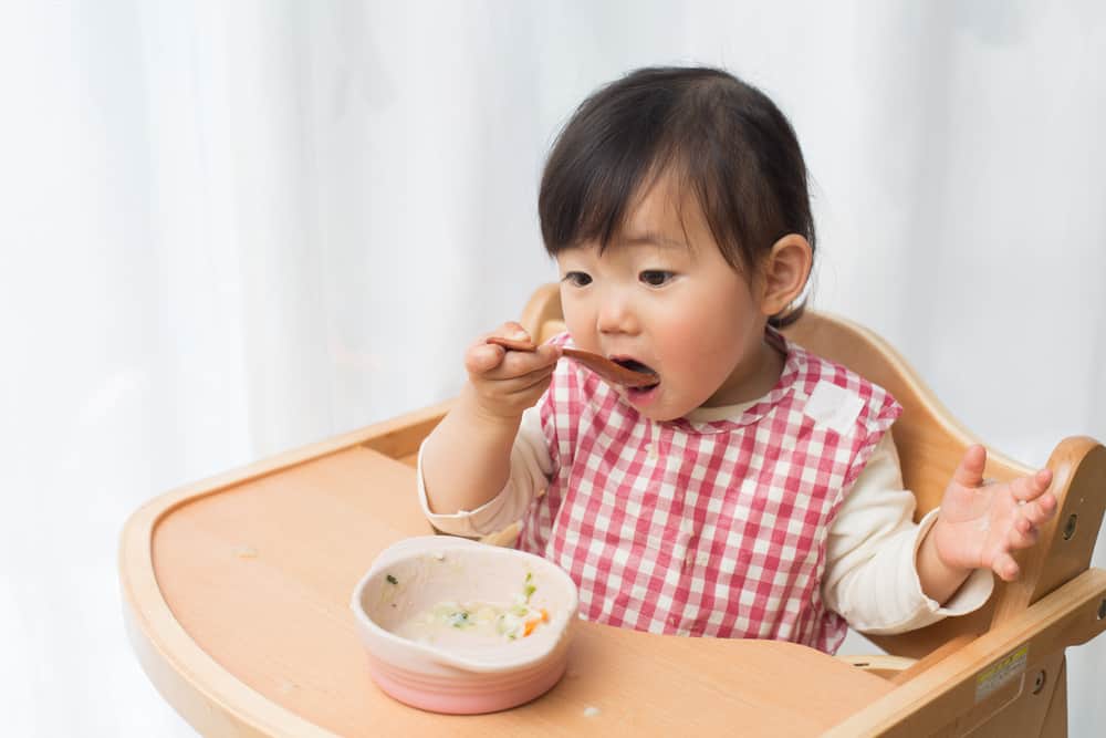 Kapan Usia yang Tepat bagi Bayi untuk Makan Ikan?