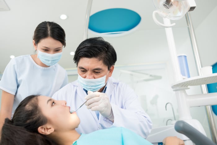 scaling gigi di dokter gigi