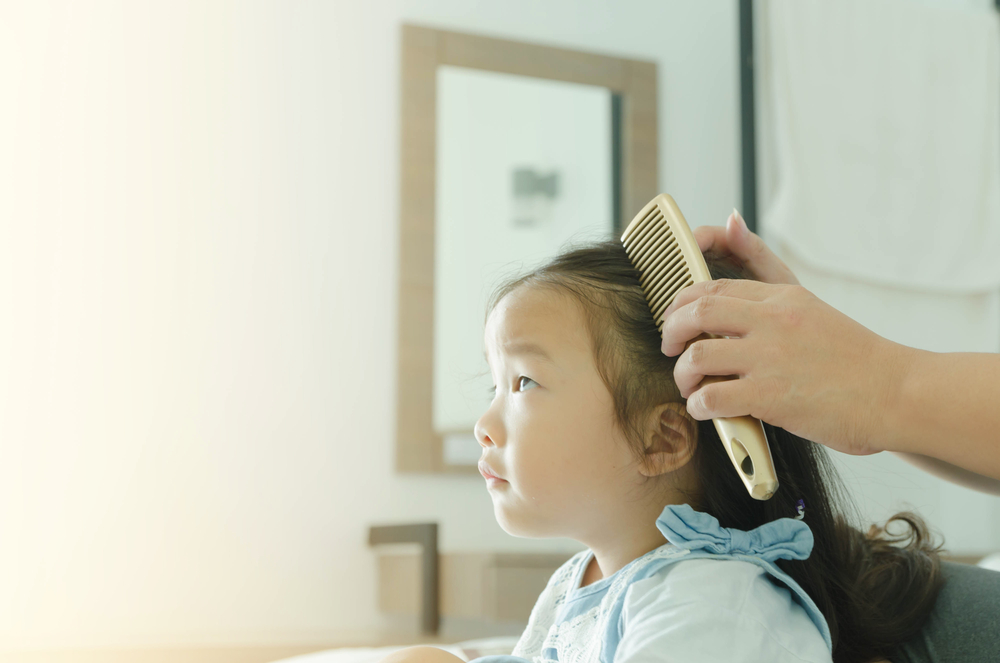 4 Penyebab Rambut Anak Beruban, Plus Cara Mengatasinya