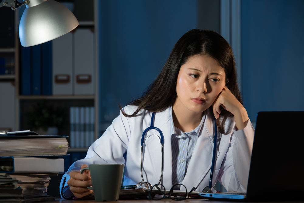 Berbagai Risiko Masalah Kesehatan yang Dihadapi Pekerja Shift Malam