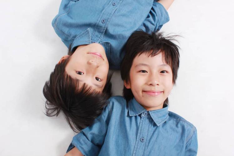 Anak Kembar Identik Memiliki Dna Yang Identik Pula Apa Tidak