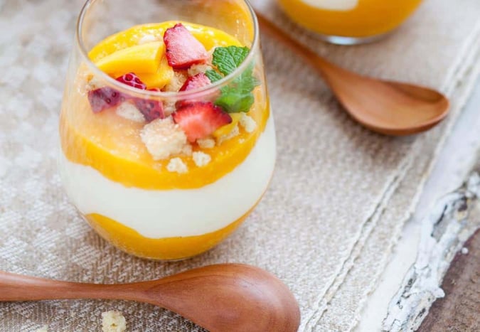 parfait yogurt mangga buah dessert