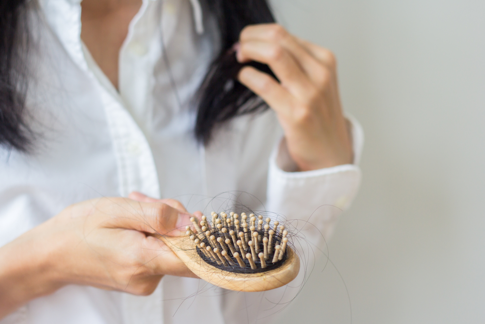 Rambut Rapuh dan Rontok Saat Hamil? Ini Penyebab dan Cara Mengatasinya!