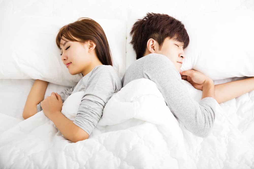 7 Posisi Cuddling yang Wajib Dicoba dengan Pasangan