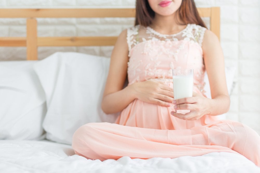 Apa yang Perlu Diperhatikan Bila Minum Susu UHT Saat Hamil?
