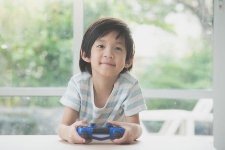 Apakah Main Video Games Tingkatkan Risiko ADHD pada Anak?