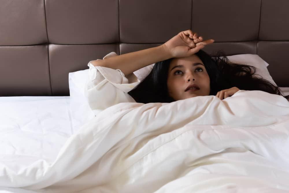 Berkeringat Deras di Malam Hari? 6 Hal Ini Mungkin Jadi Penyebabnya