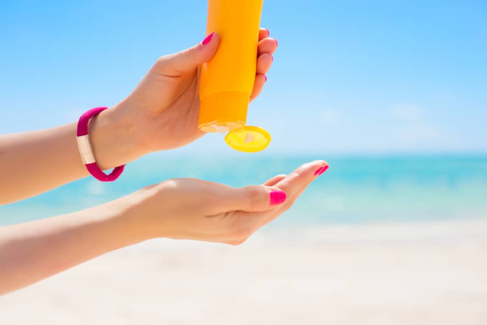 Begini Cara Memakai Sunscreen yang Benar, Supaya Kulit Tidak Gosong
