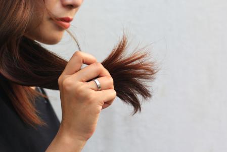 7 Cara Merawat Rambut Tipis agar Sehat dan Tebal