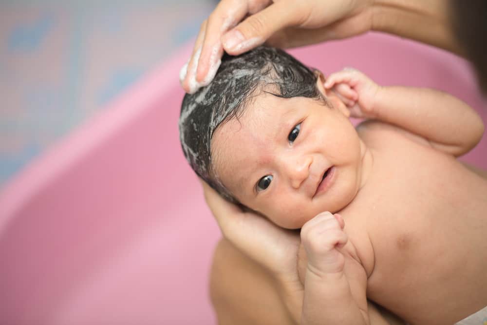 6 Cara Tepat Merawat Kulit Bayi yang Sensitif