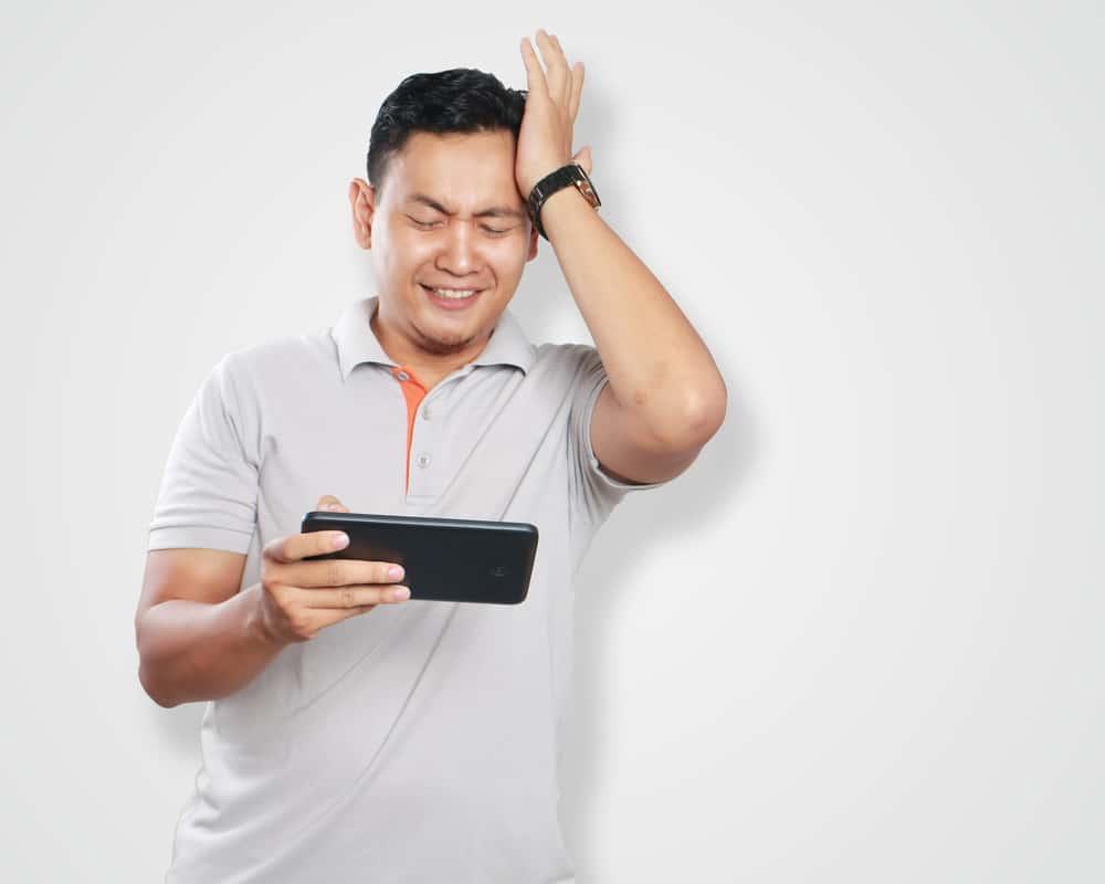 7 Cara Mengatasi Pusing Akibat Main HP dan Gadget