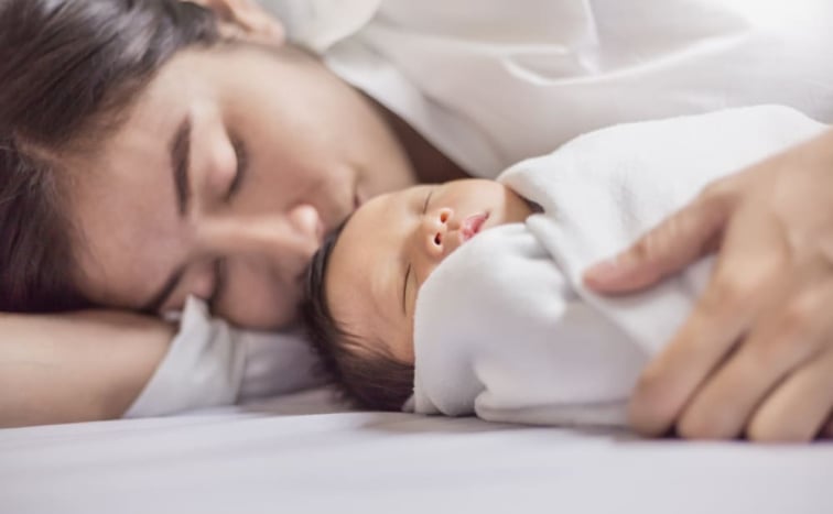posisi tidur setelah melahirkan